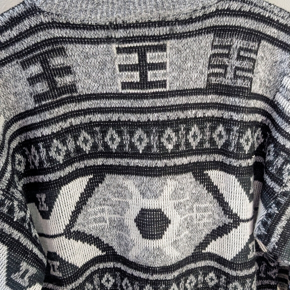 Vintage Retro Abstract Geometric Textured Crewneck Sweater In Gray/Black - Picture 9 of 12